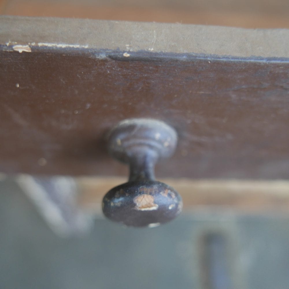 bruine tafel met onderblad