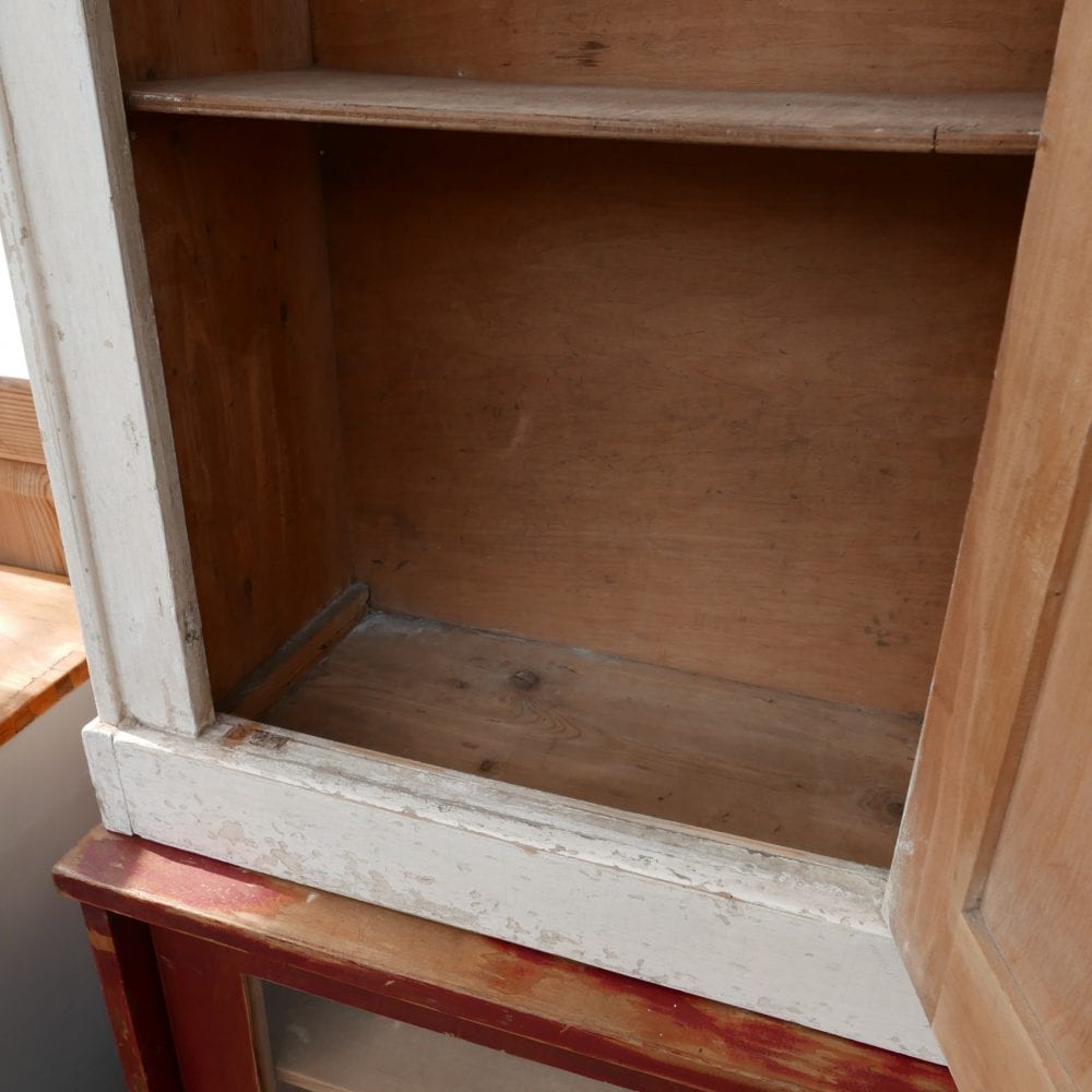 Wit houten kastje
