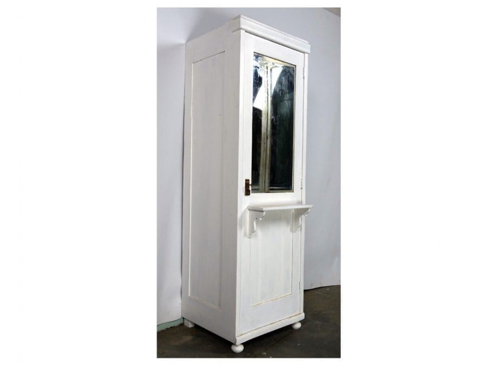 witte linnenkast