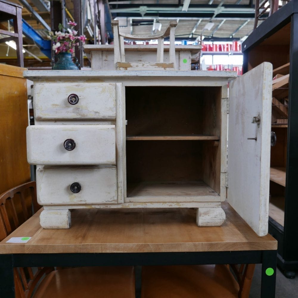 Brocante witte kastje