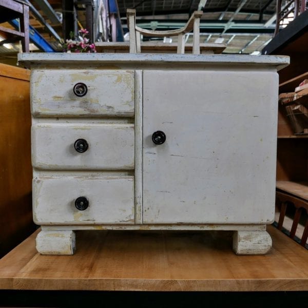 Brocante witte kastje