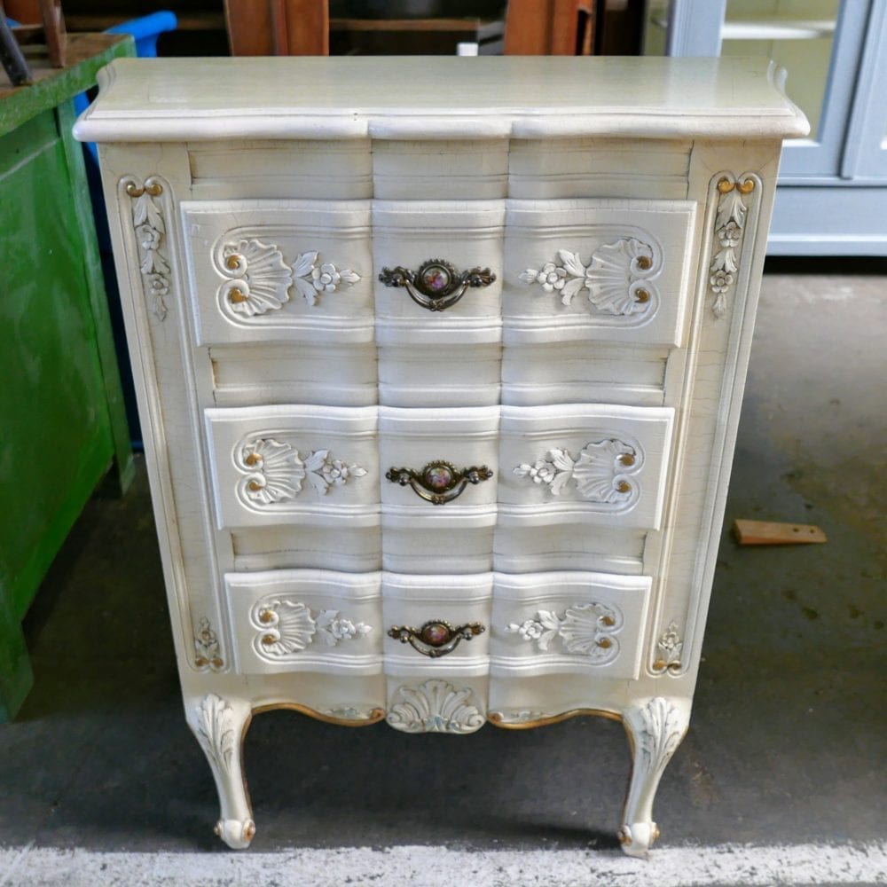 Barok wit houten kastje
