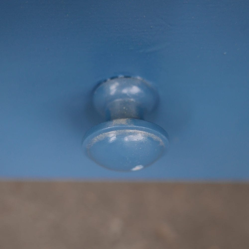 Blauwe vitrinekast