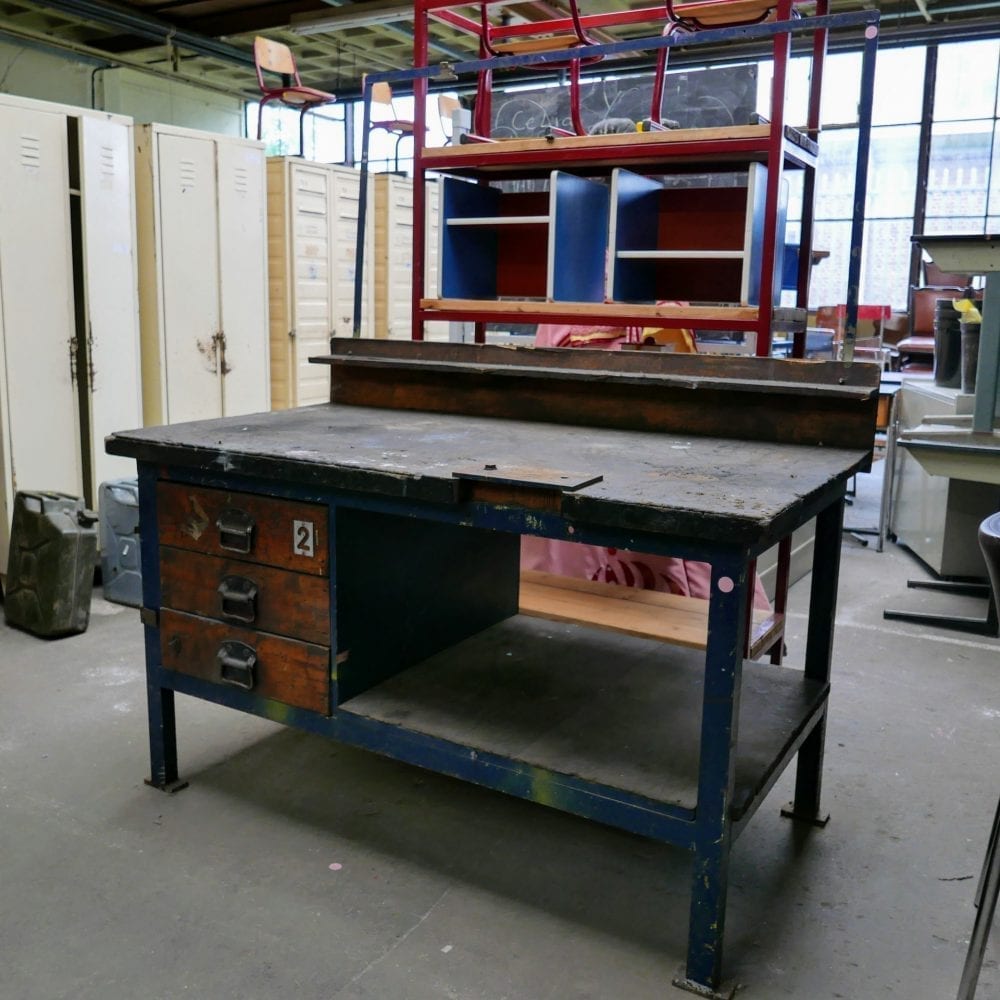 Blauwe houten werkbank
