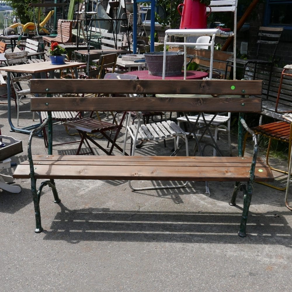 Groen metalen tuinbank met hout