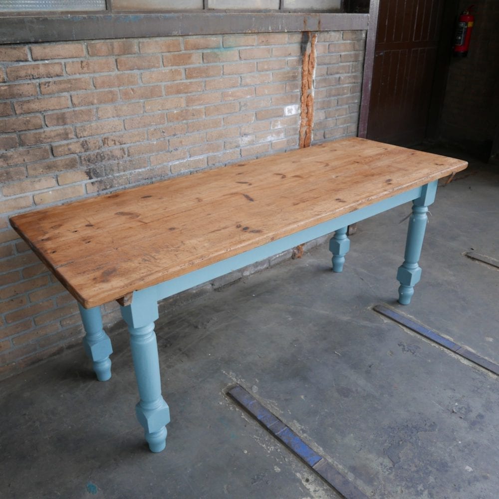 Houten blauwe eettafel