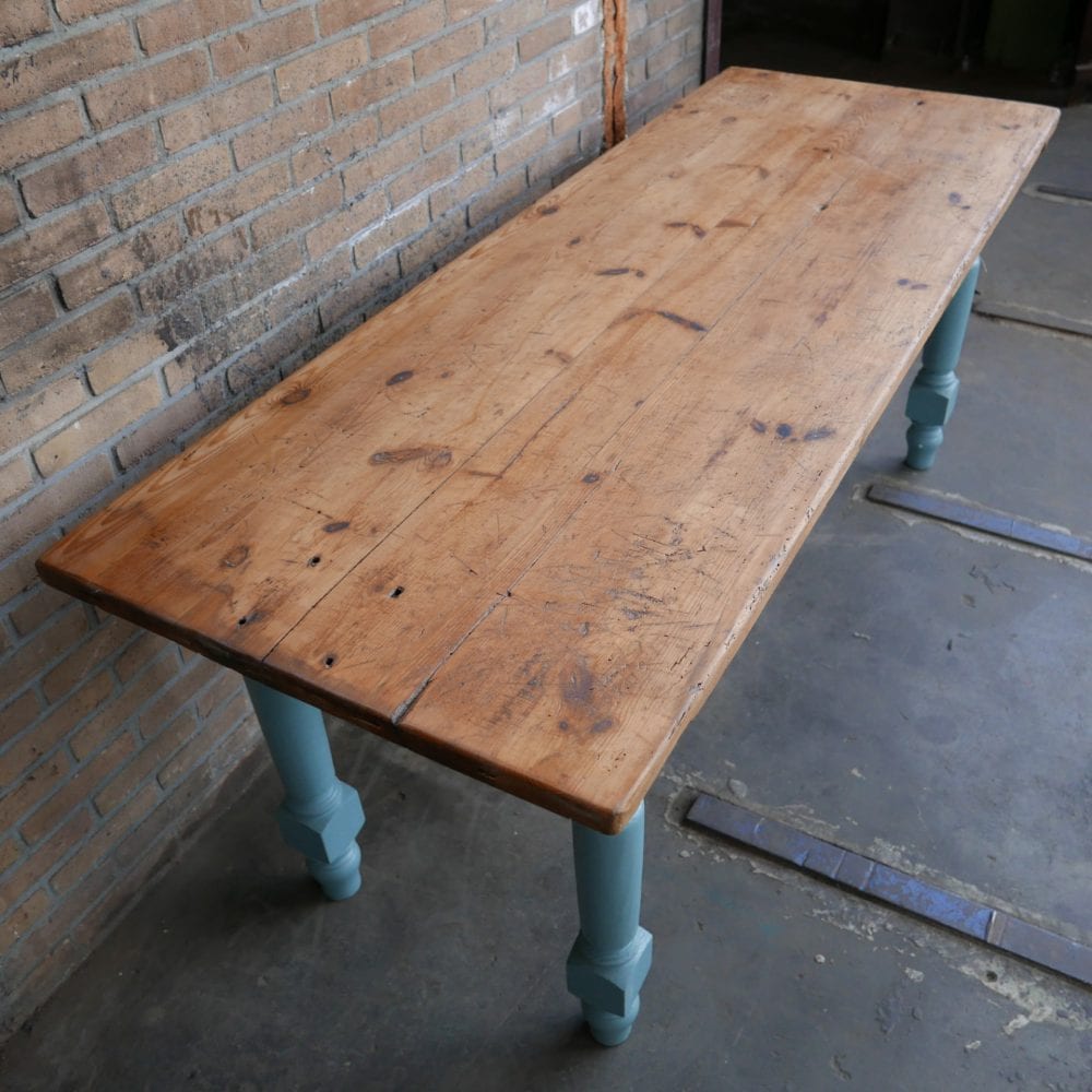 Houten blauwe eettafel