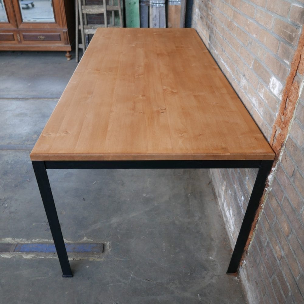 Industriële tafel