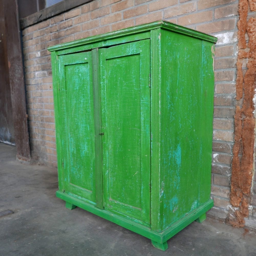 Groen houten kastje