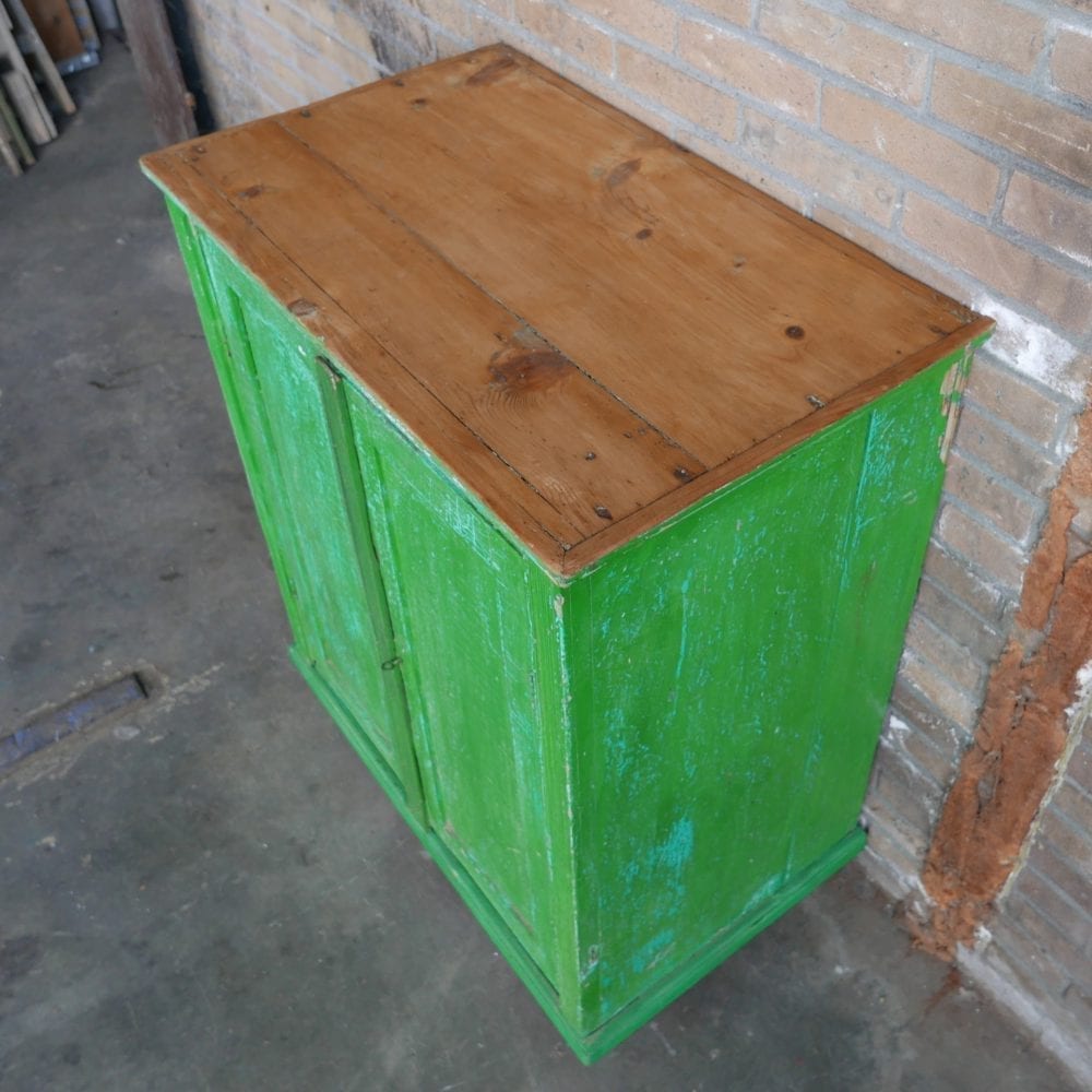 Groen houten kastje