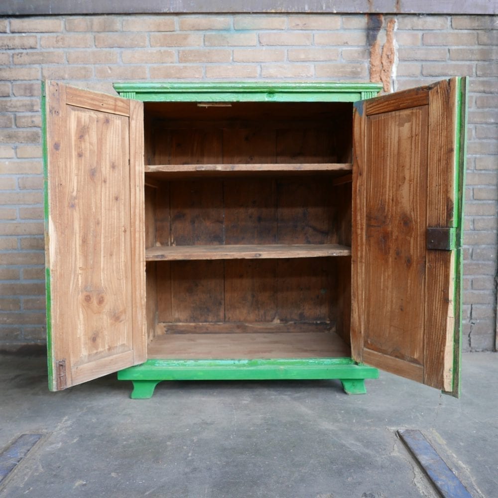 Groen houten kastje