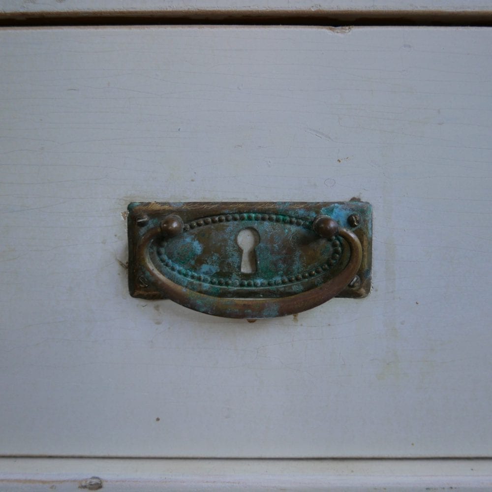 witte vitrinekast