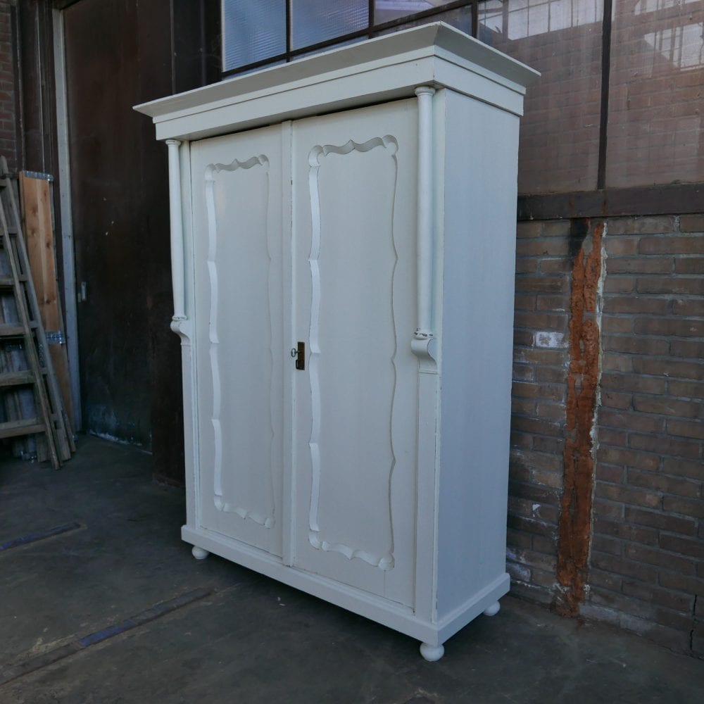 witte linnenkast