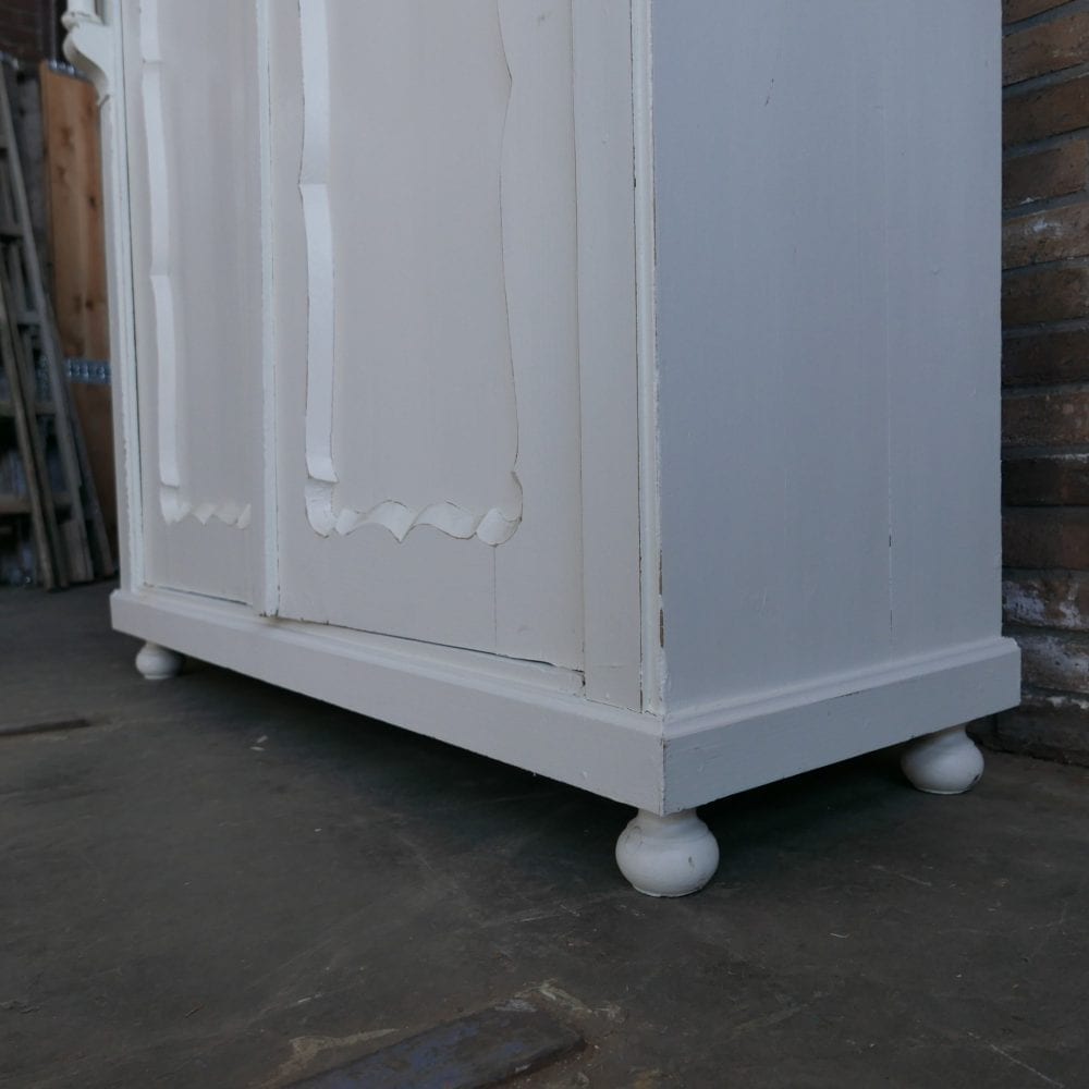 witte linnenkast