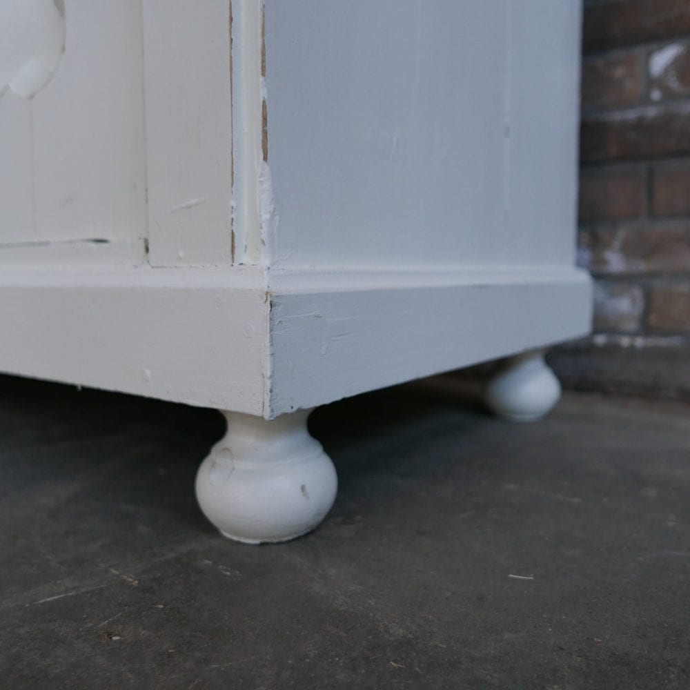 witte linnenkast