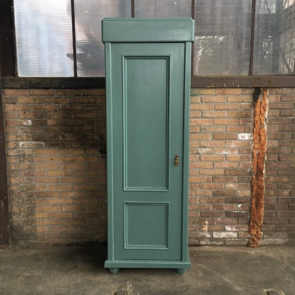 Groenblauwe linnenkast