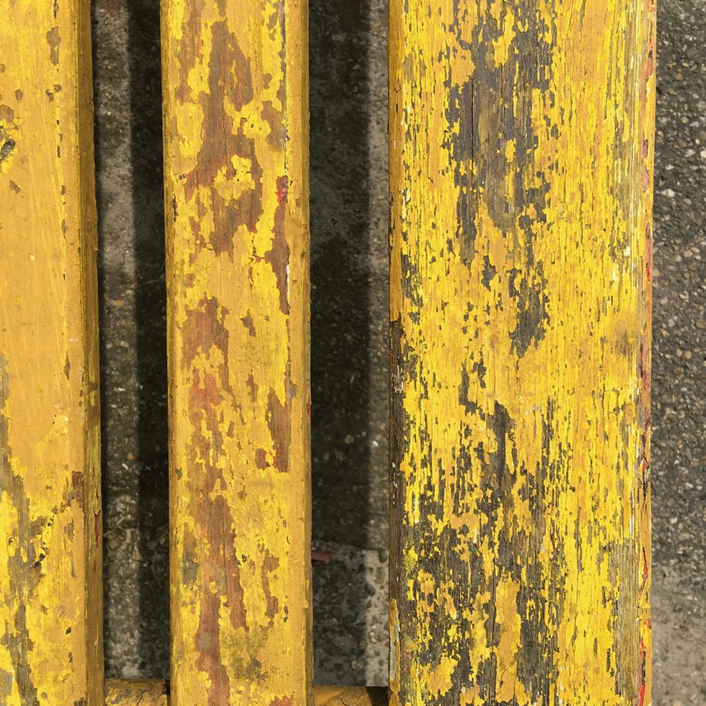 Gele hout metalen tuinbank