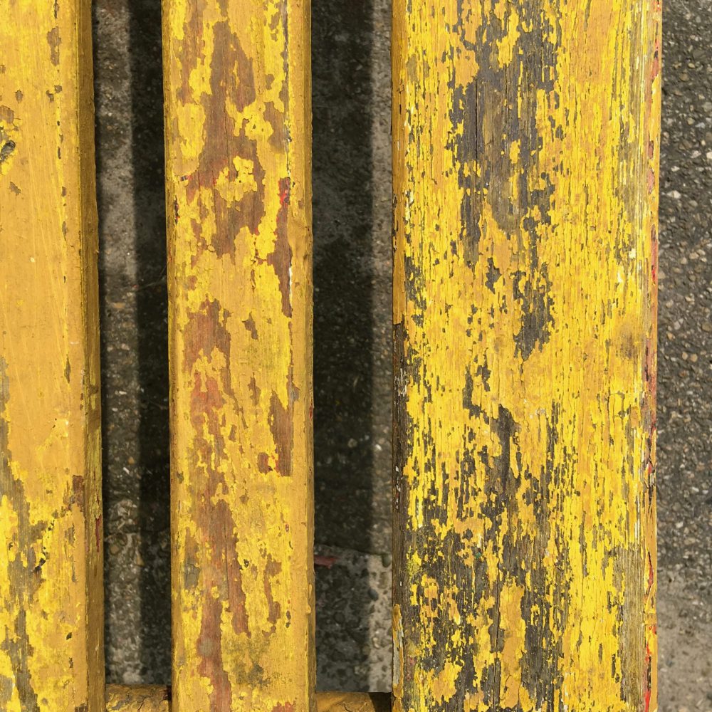 Gele hout metalen tuinbank