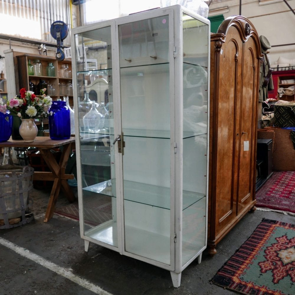 Metalen dokterskast vitrine