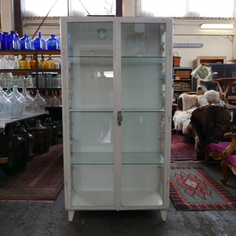 Metalen dokterskast vitrine