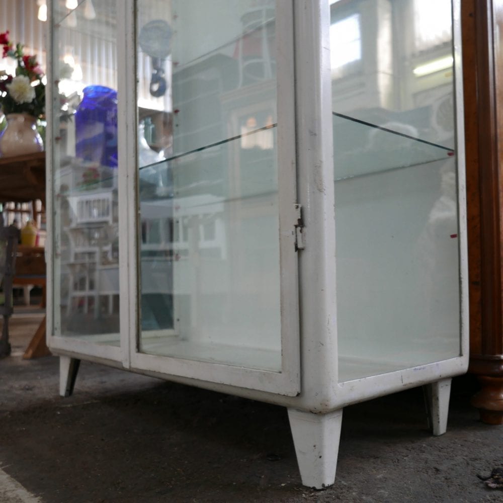 Metalen dokterskast vitrine
