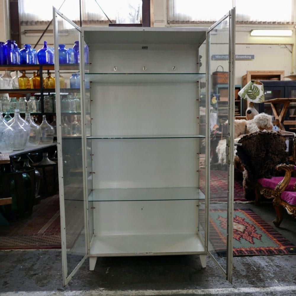Metalen dokterskast vitrine