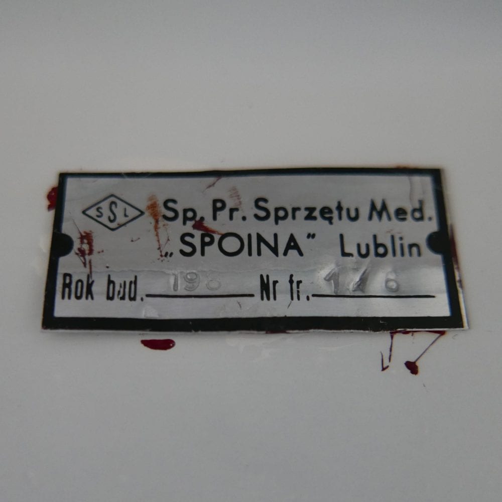 Metalen dokterskast vitrine