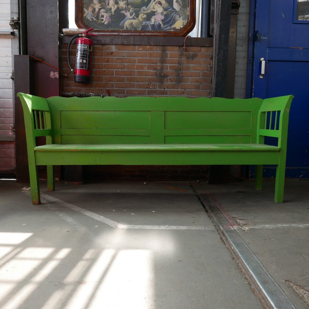 Groene houten bank