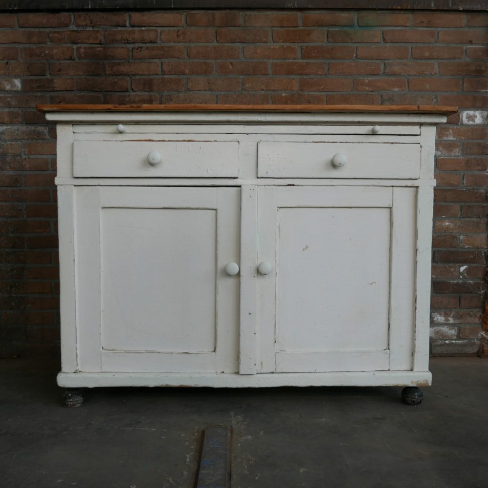 witte houten commode