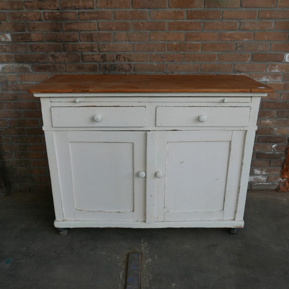 witte houten commode