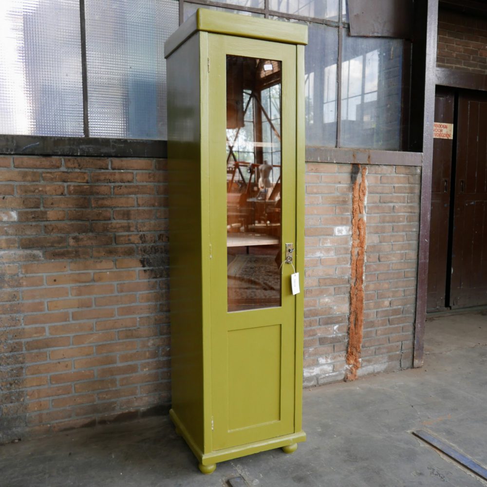 Groene vitrinekast