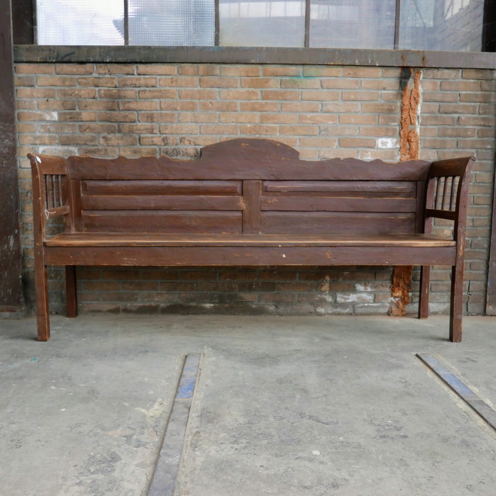 Bruine houten bank