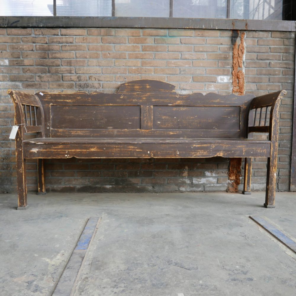 Bruine houten bank