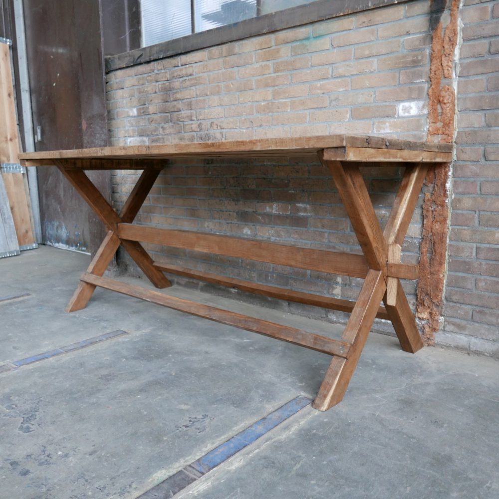 Houten kruispoot tafel