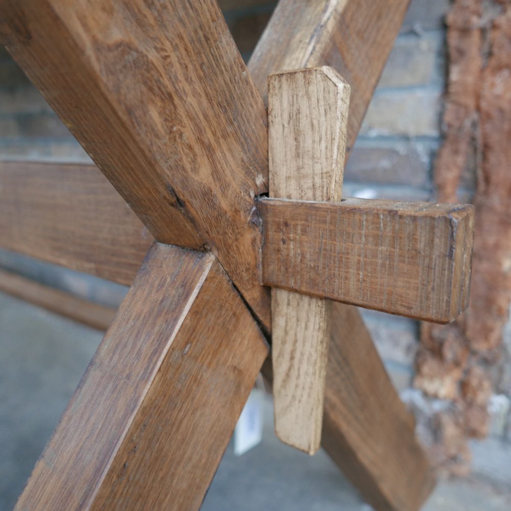 Houten kruispoot tafel