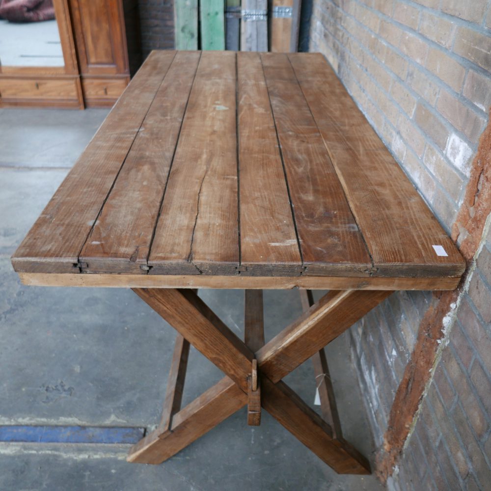 Houten kruispoot tafel