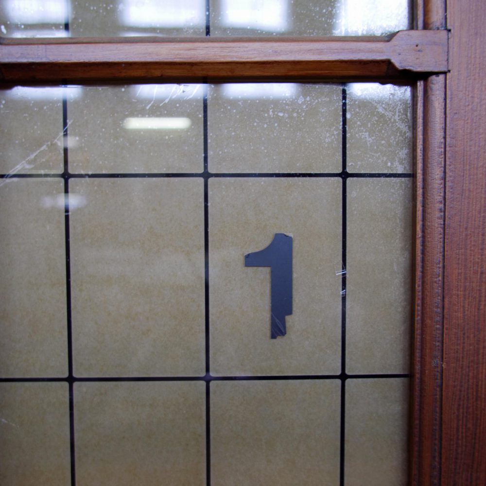 Vintage houten schoolkast - Afbeelding 6