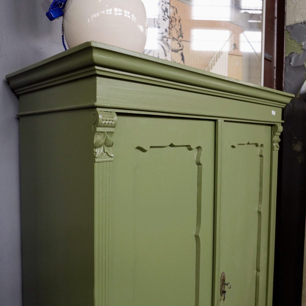 Groene houten linnenkast - Afbeelding 3
