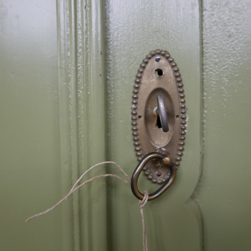 Groene houten linnenkast - Afbeelding 9