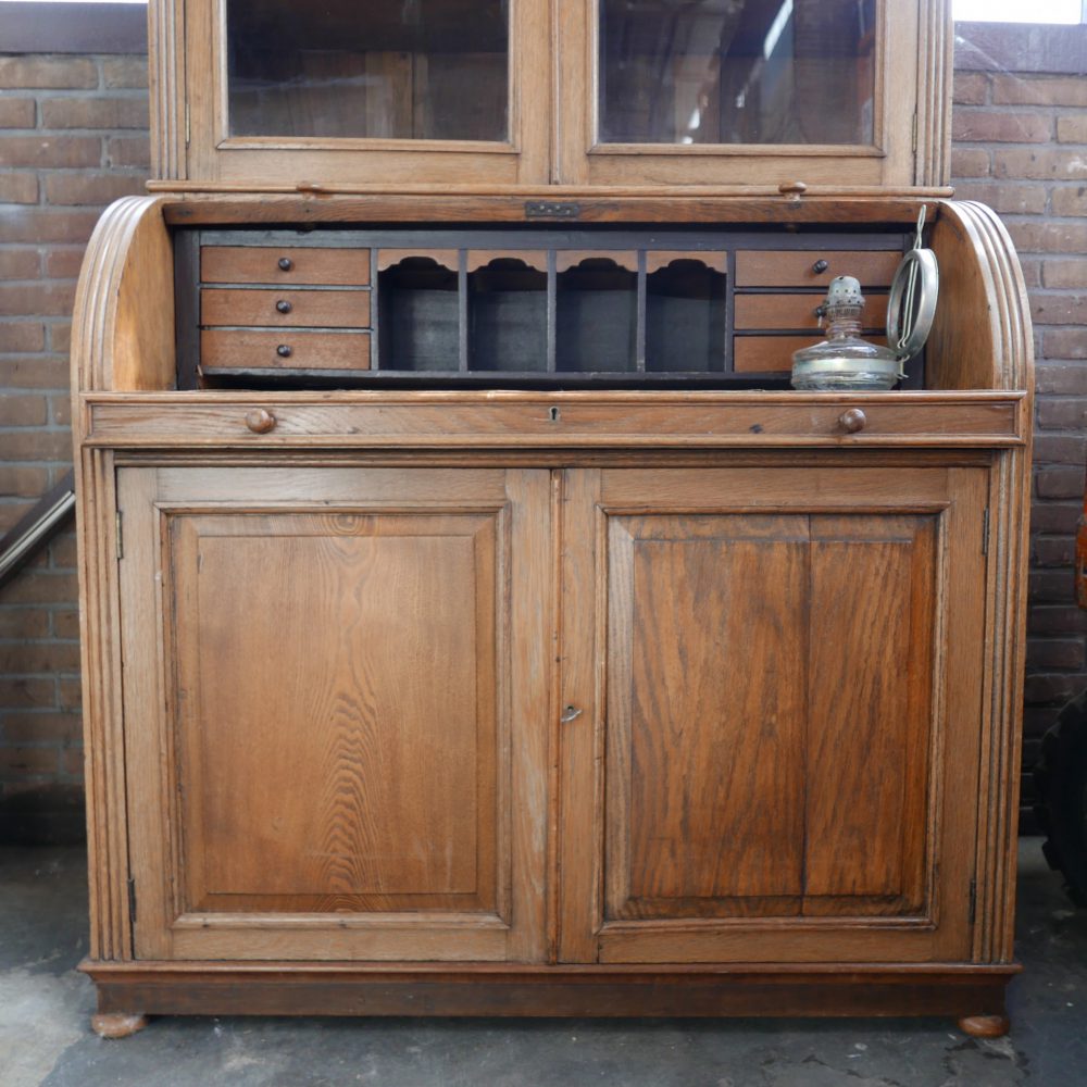 Houten secretaire met bovenkast