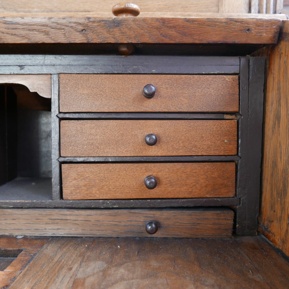 Houten secretaire met bovenkast