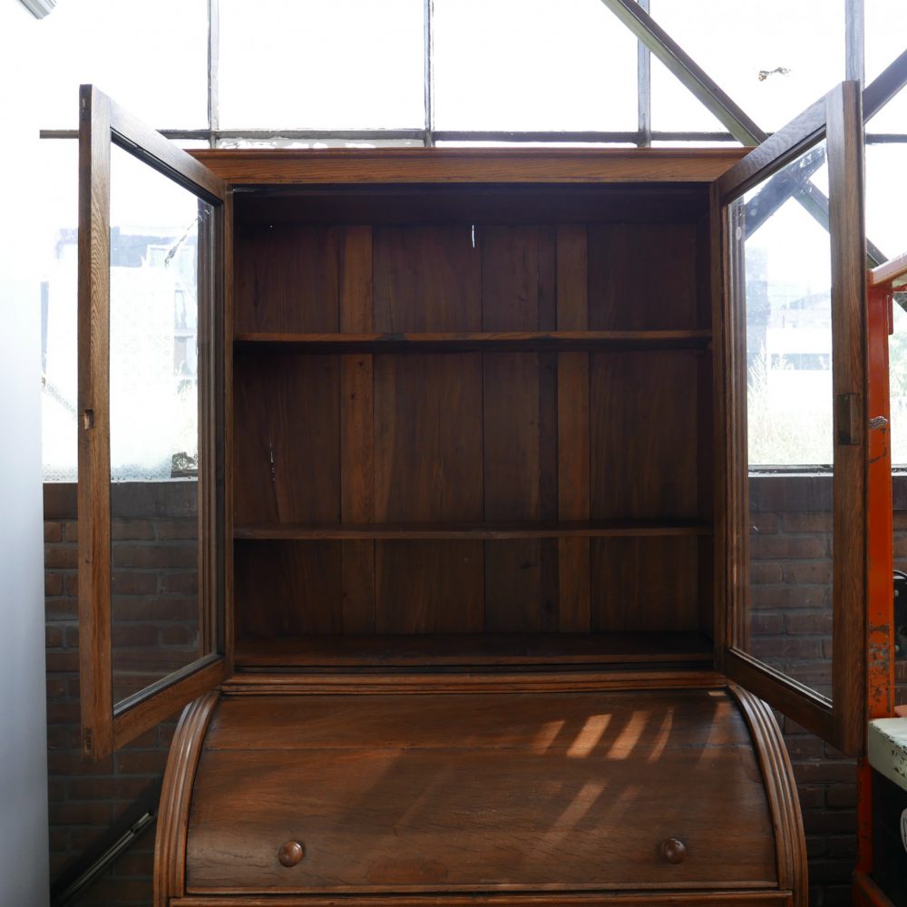 Houten secretaire met bovenkast