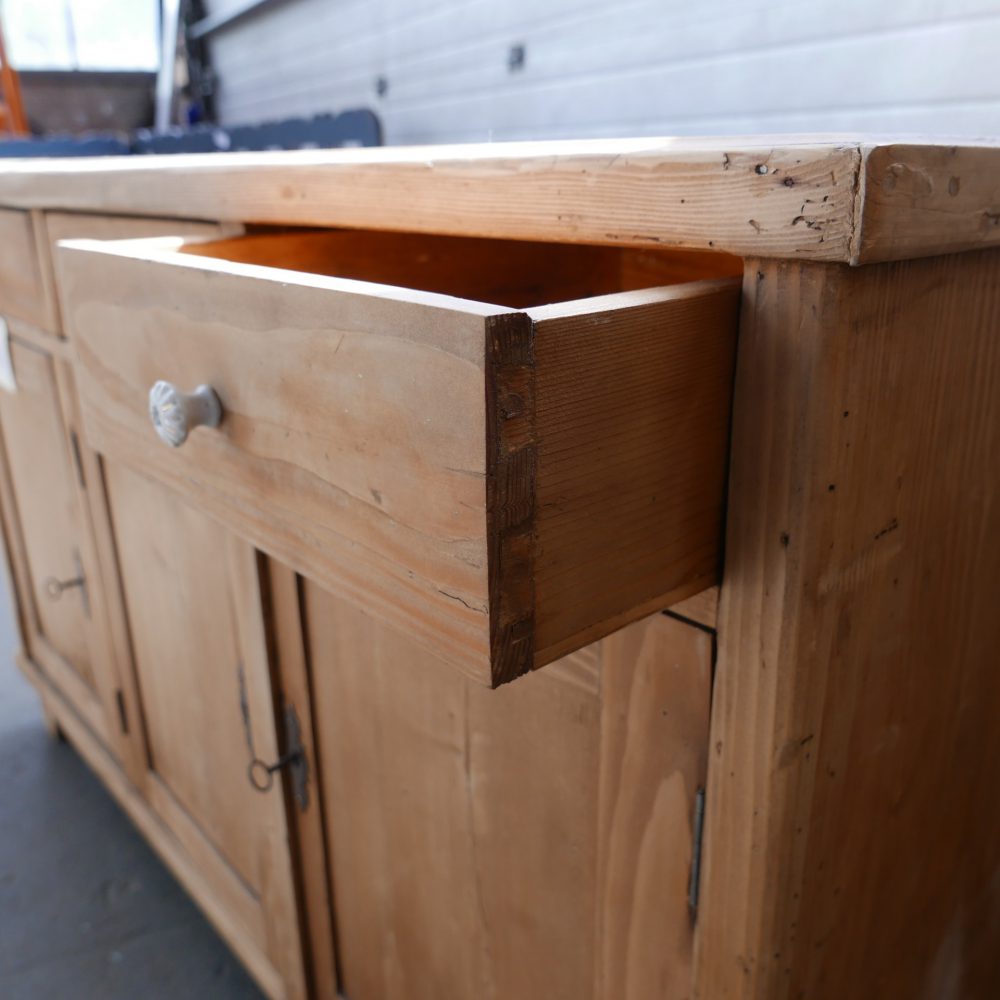 houten brocante dressoir