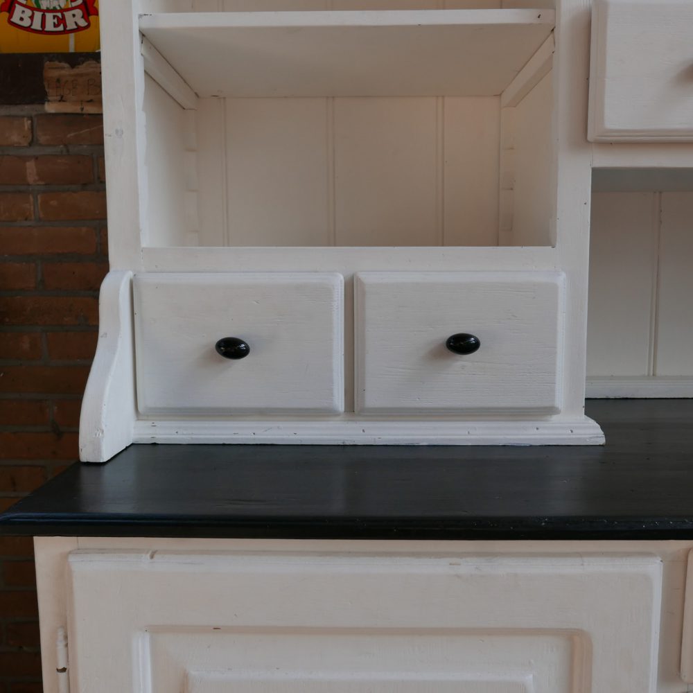 witte houten keukenkast
