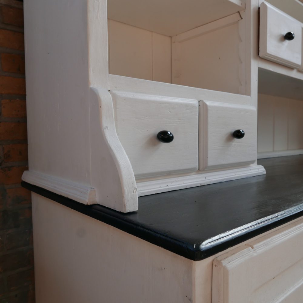 witte houten keukenkast