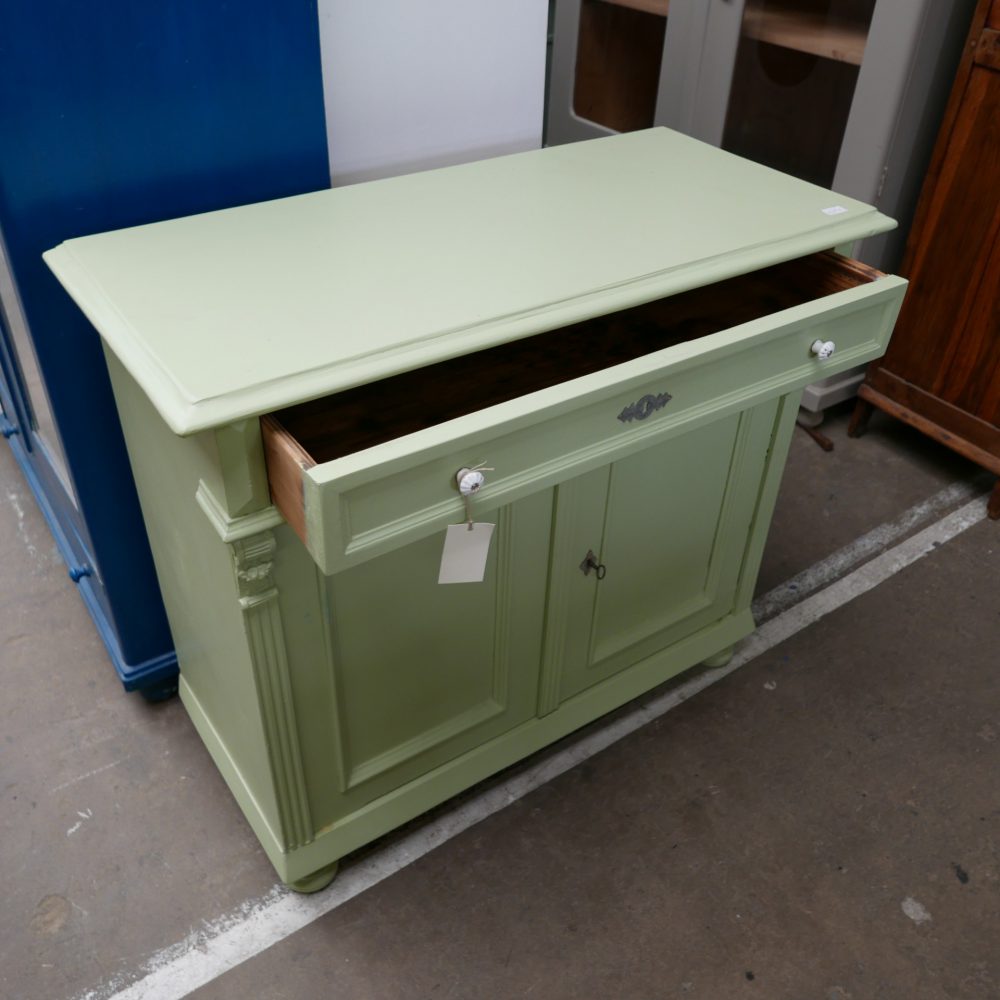 Groene onderkast of commode