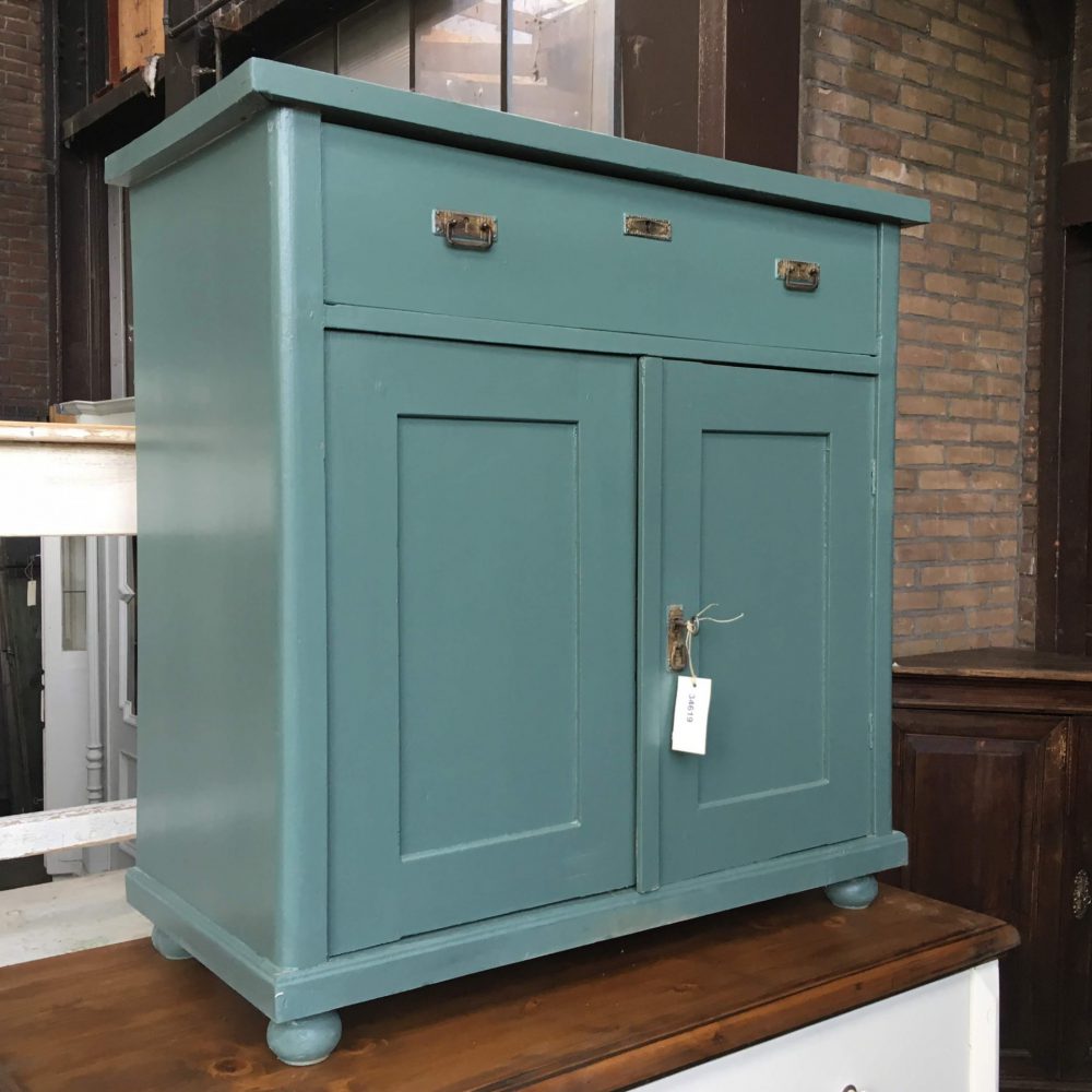 Groenblauwe commode