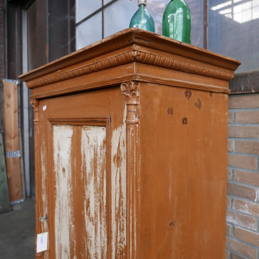 bruine linnenkast