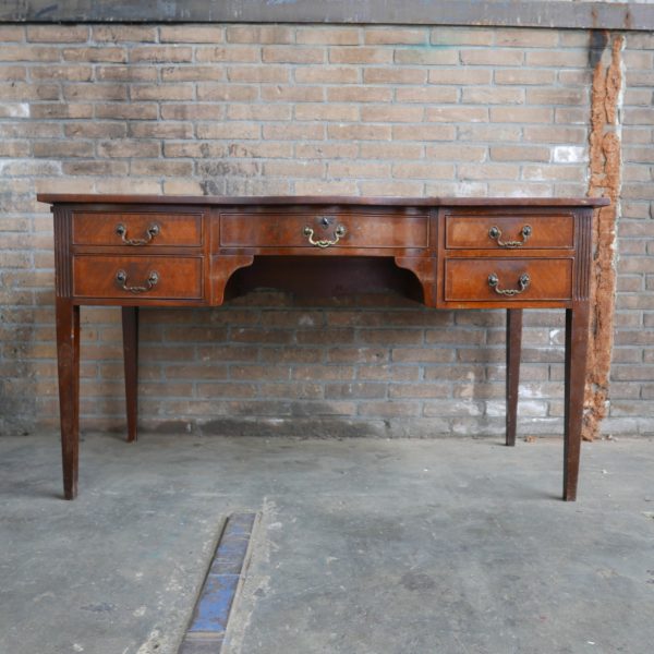 Antiek houten bureau