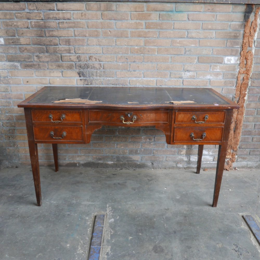 Antiek houten bureau